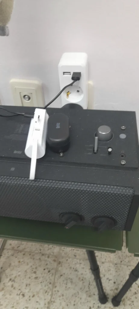 가전 주변 벽 콘센트와 써보니 멀티탭 사용 모습