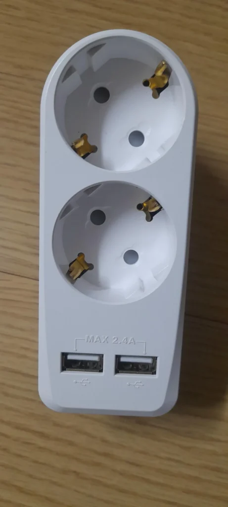 써보니 2구 USB 멀티탭의 접지 콘센트와 충전 포트