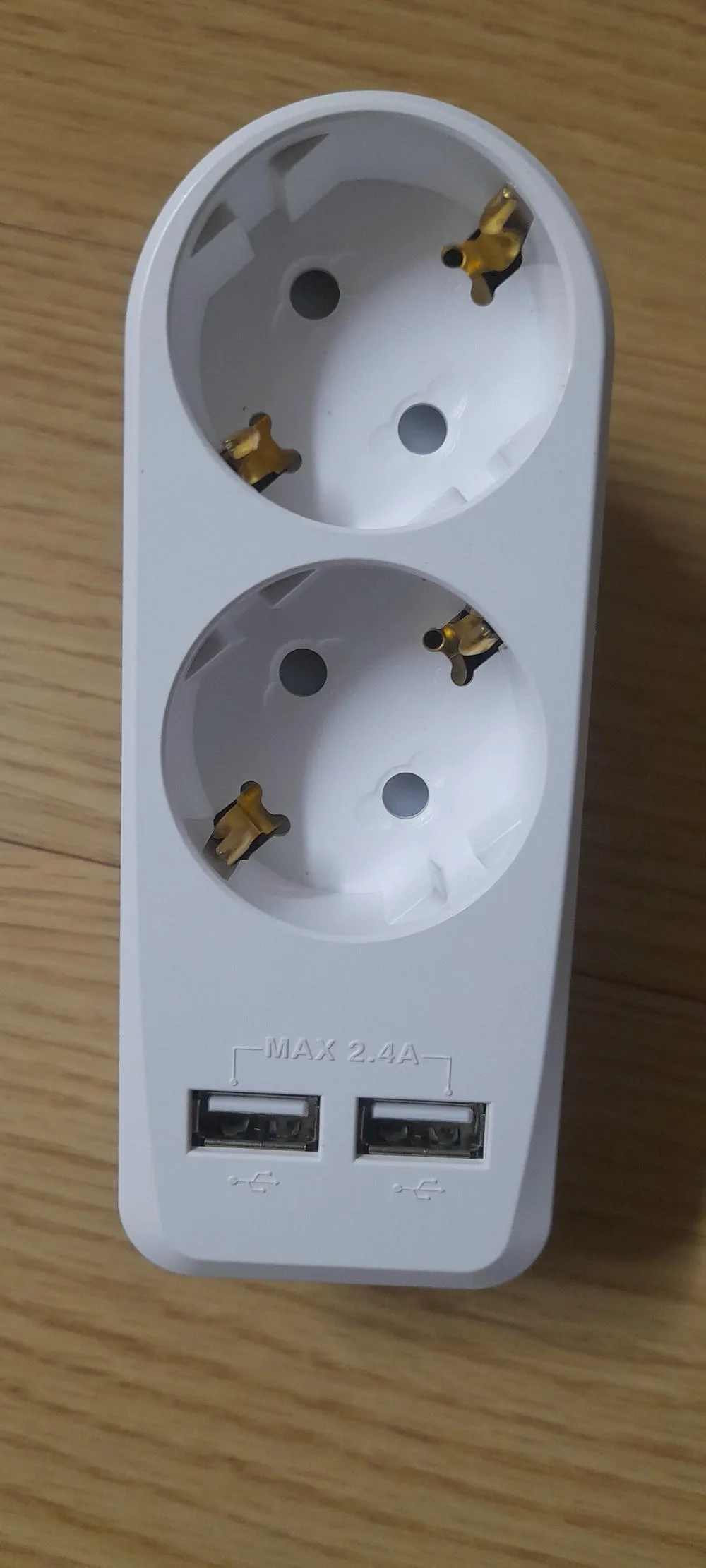 써보니 2구 USB 멀티탭의 접지 콘센트와 충전 포트