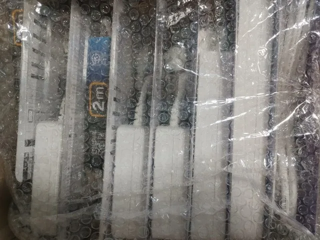 포장 상태로 보관된 써보니 멀티탭 여러 제품