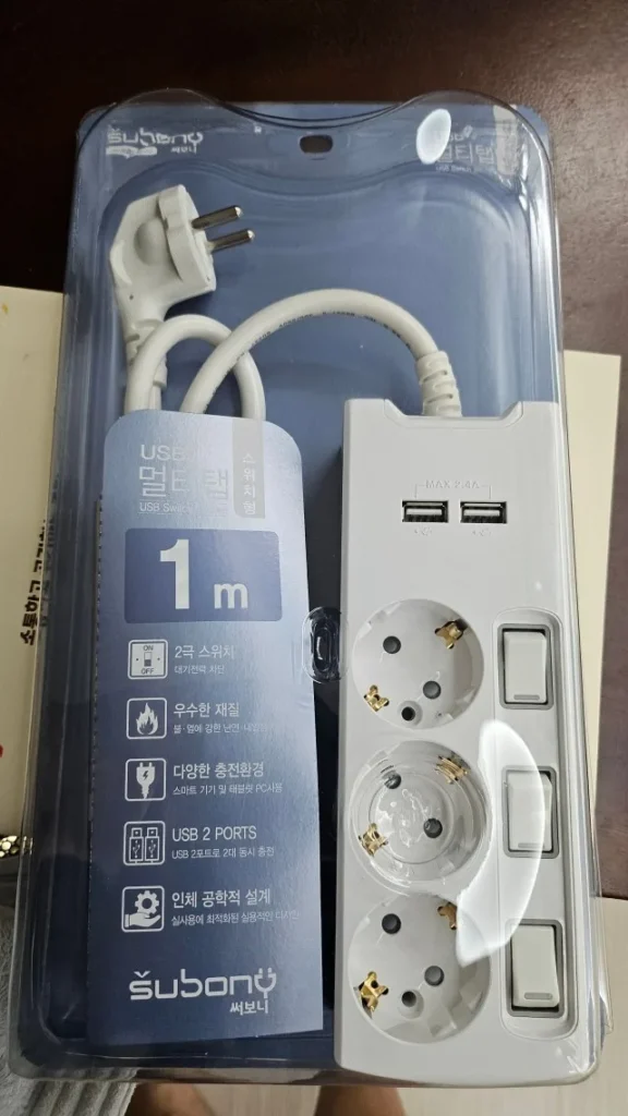 USB 포트와 개별스위치가 보이는 써보니 멀티탭 패키지