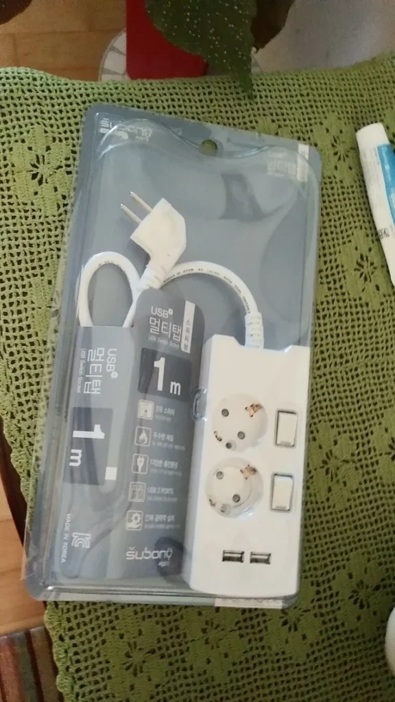 써보니 멀티탭 패키지와 제품 정격을 확인하는 사진