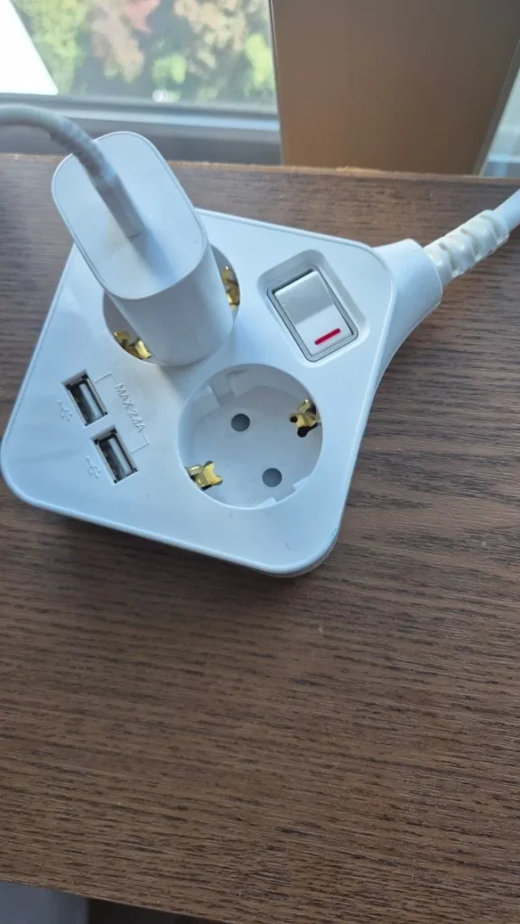 써보니 2구 USB 멀티탭 플러그 접촉과 접지 구조