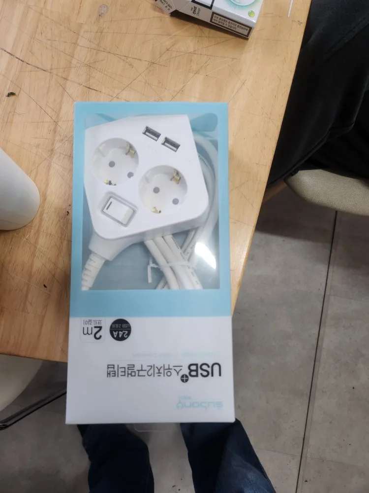 가전과 충전기 주변에 어울리는 써보니 USB 멀티탭 패키지