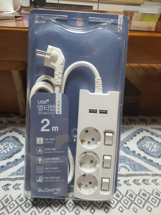 2m 전선과 USB 포트가 있는 써보니 3구 개별스위치 멀티탭 패키지