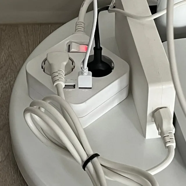 충전 케이블과 어댑터를 함께 연결한 써보니 USB 멀티탭