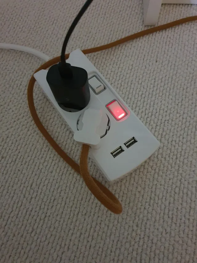 USB 포트와 개별스위치를 사용하는 써보니 멀티탭