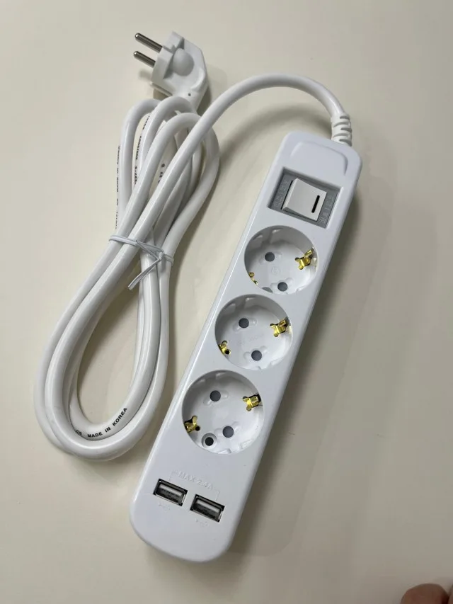 MAX 2.4A USB 포트가 보이는 써보니 3구 통합스위치 USB 멀티탭