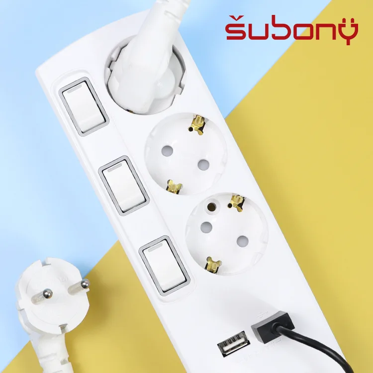 플러그와 접지 단자 마감이 보이는 써보니 USB 멀티탭