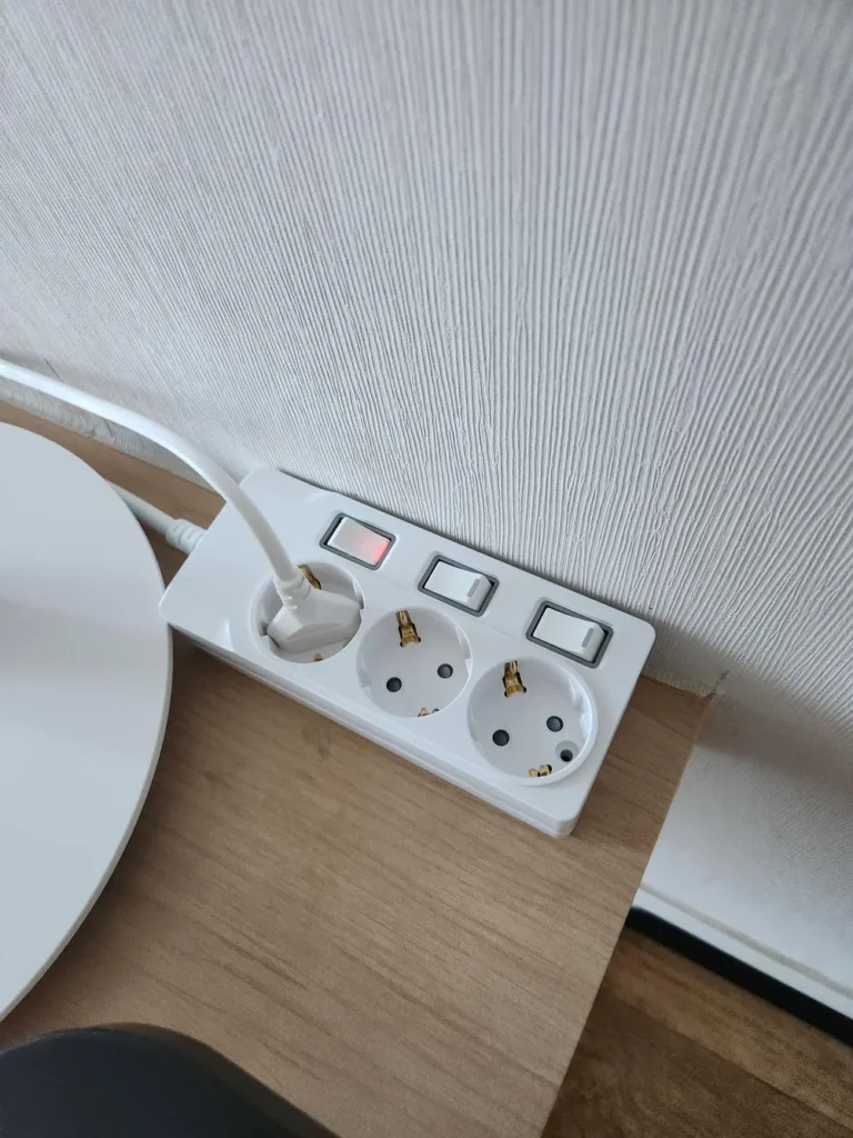 저전력 기기를 나누어 사용하는 써보니 개별스위치 멀티탭