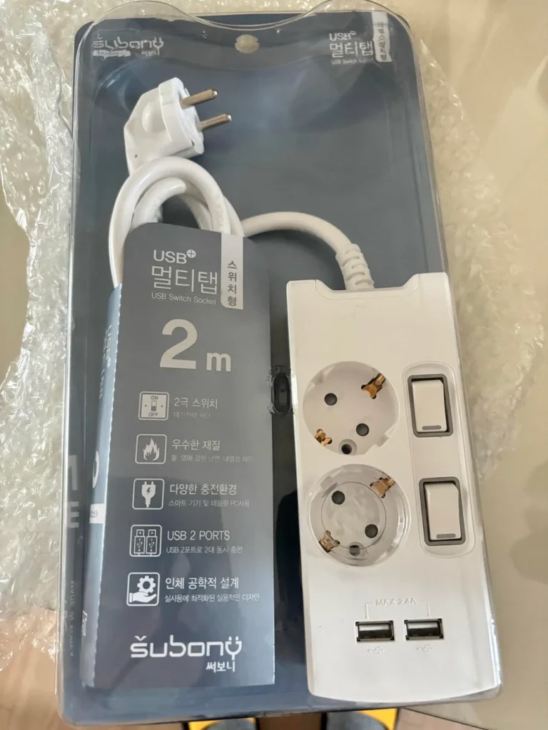 콘센트와 USB 포트가 함께 있는 써보니 USB 멀티탭