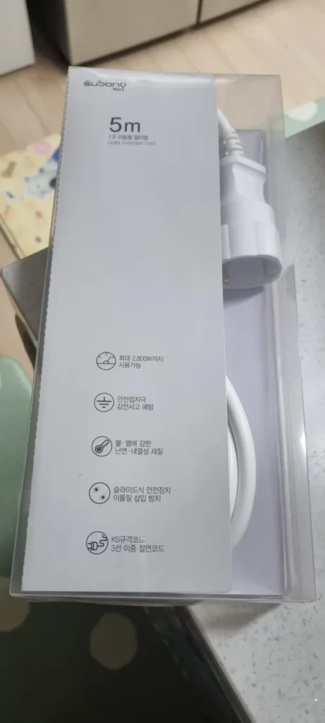 창문형 에어컨 전원 연장에 사용하는 써보니 1구 멀티탭 포장