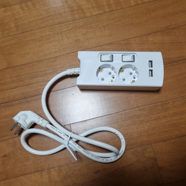 써보니 USB 2구 멀티탭과 플러그