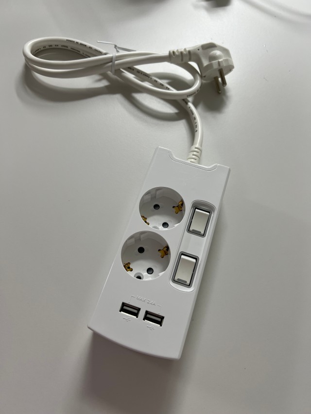 USB 포트가 있는 써보니 개별 스위치형 2구 멀티탭