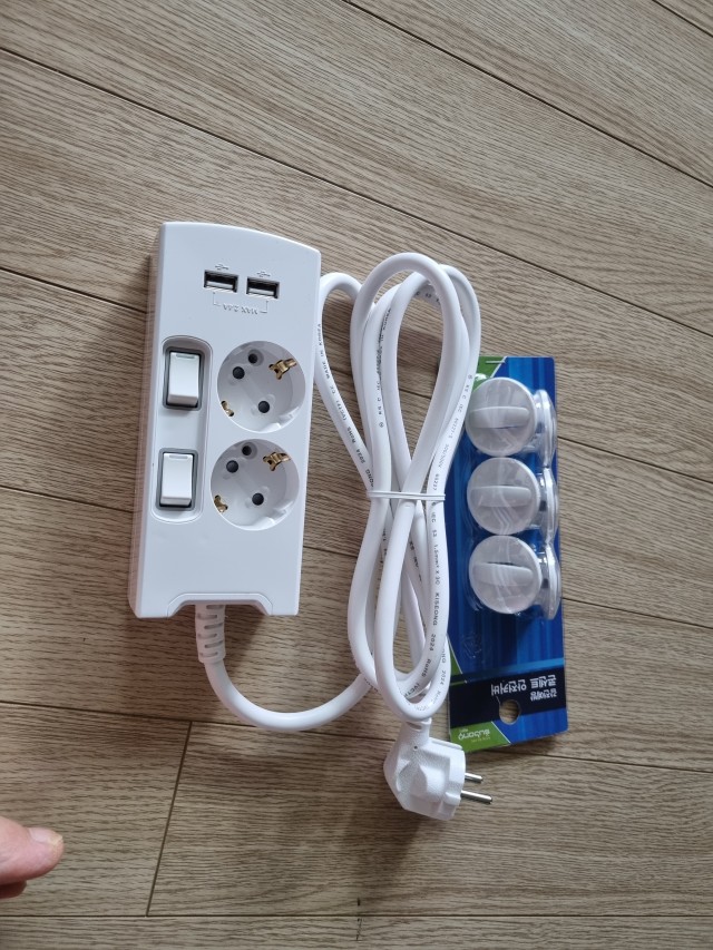 써보니 USB 2구 멀티탭과 전선