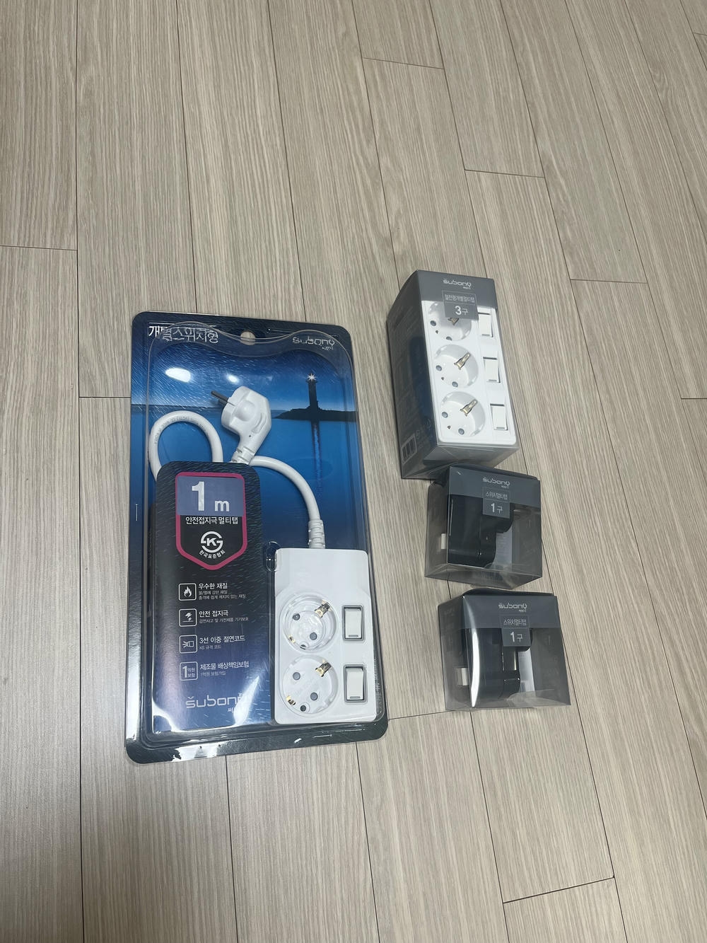 써보니 개별스위치 2구의 투명 블리스터와 별도 상자에 포장된 부착형 제품