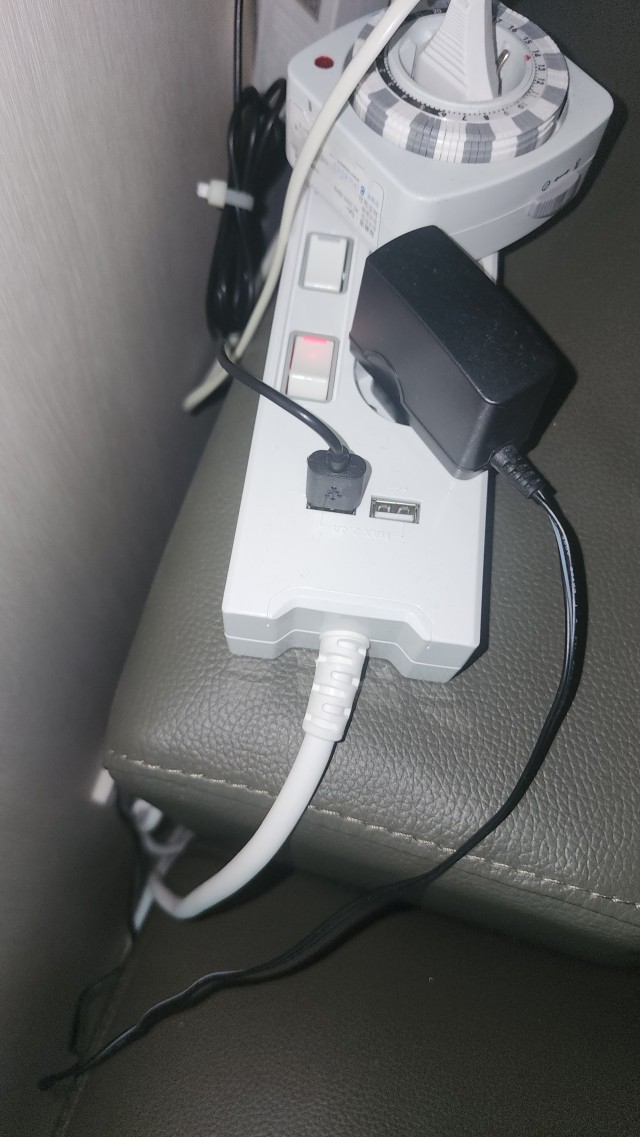 써보니 USB 멀티탭에서 USB-A 케이블이 연결된 포트와 비어 있는 포트